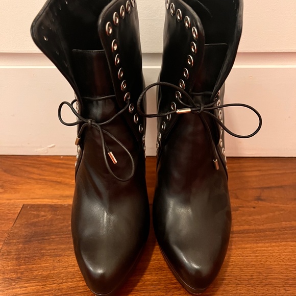 Alexander McQueen Leather Booties with Silver studs - Picture 2 of 4
